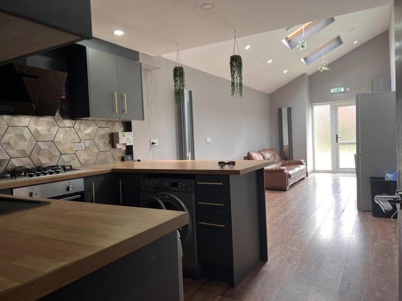 Appartamento 6D Hosting Coventry Esterno foto